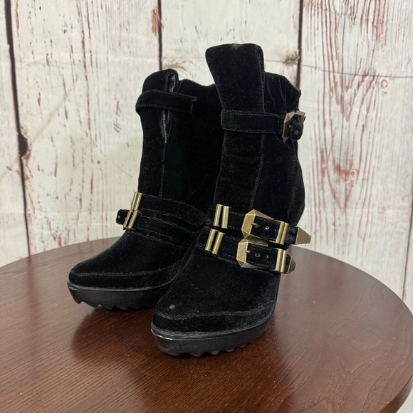 Jeffrey Campbell x LF  Crushed Velvet Buckled Boots Vintage Gothic look 7 GuC - Picture 3 of 16